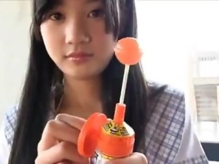 Pequena Japonesa Adolecente