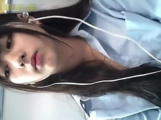 Cute and beautiful japanese teen candid shot